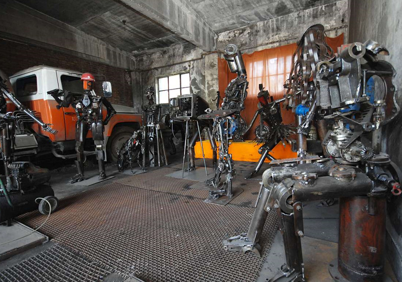 雍锦雕塑--机械废弃部件创作雕塑基地